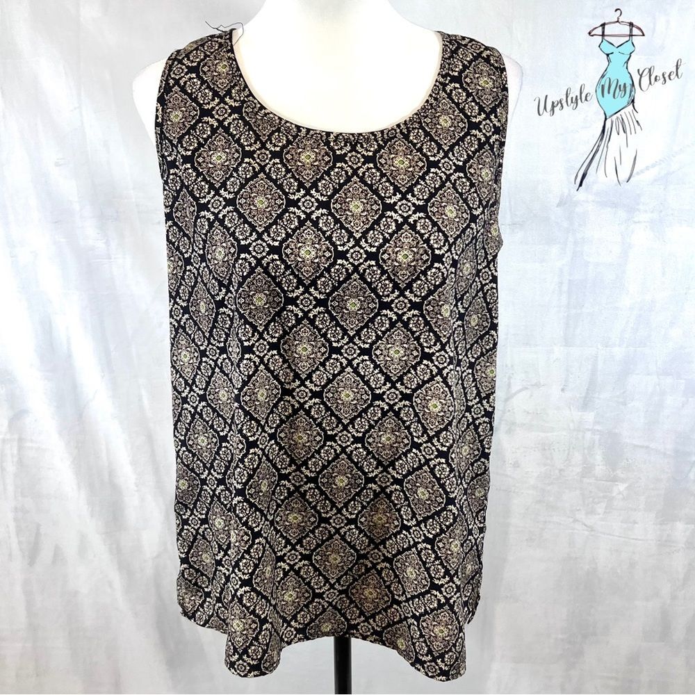 Callie Mac navy and white with hints of green all over print top size medium